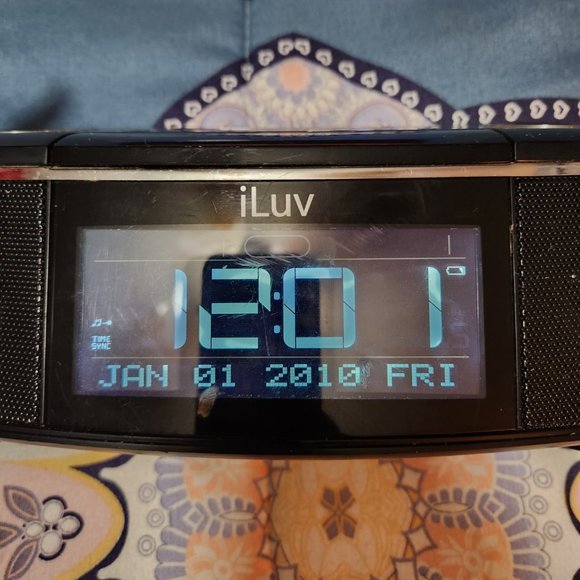 Great Condition !! Vintage !! ILuv Am and Fm And Ipod Docket Alarm Clock - Picture 1 of 8